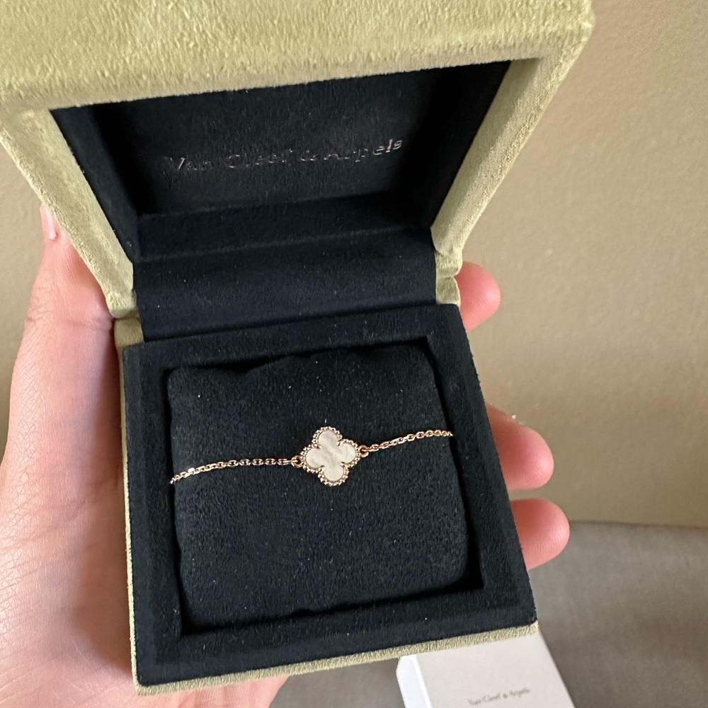 ‼️SOLD‼️Van Cleef & Arpels Sweet Alhambra MOP bracelet